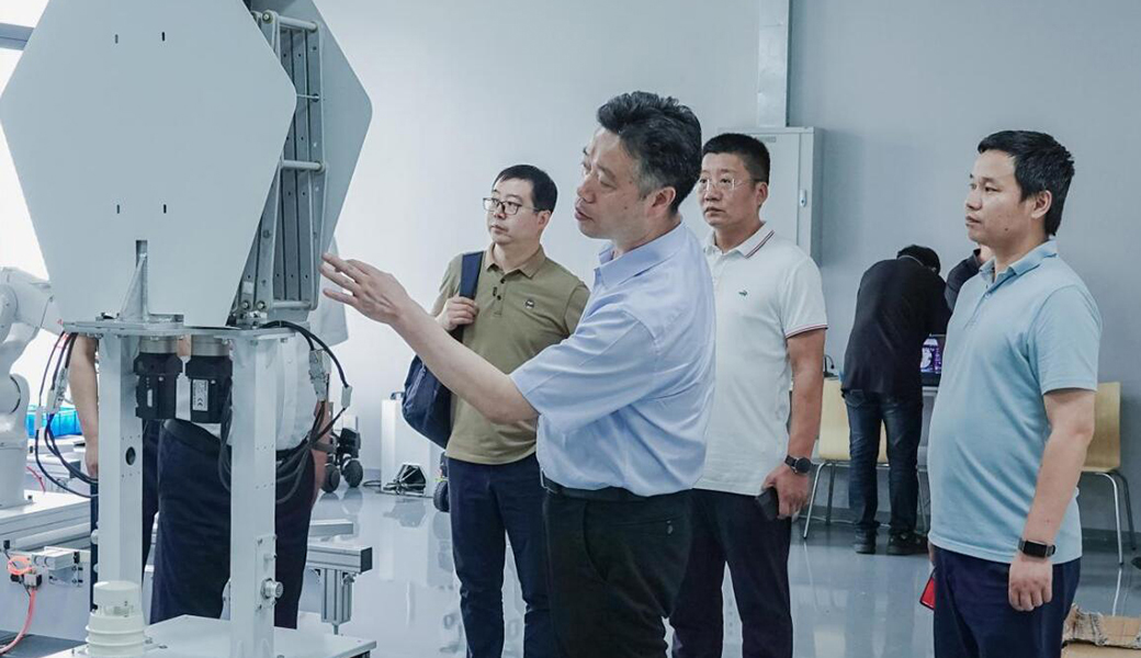 江蘇省家禽科學研究所童海兵所長一行蒞臨正大機電企業(yè)考察交流